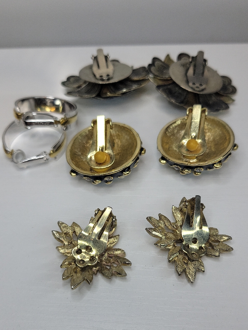 Vintage Clip On Earring Bundle - Picture 5 of 5